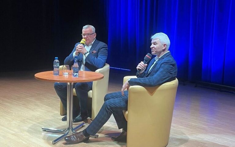 Wieczór pełen humoru z Arturem Andrusem !